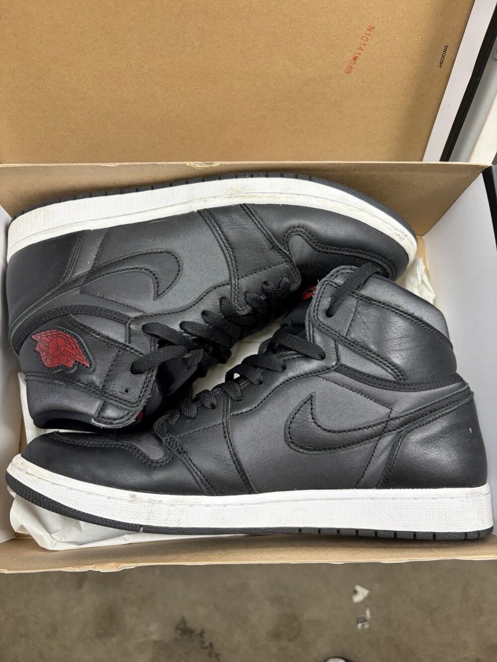 Nike Air Jordan 1 Retro High OG Men’s 11.5 Black Satin Gym Red 555088-060